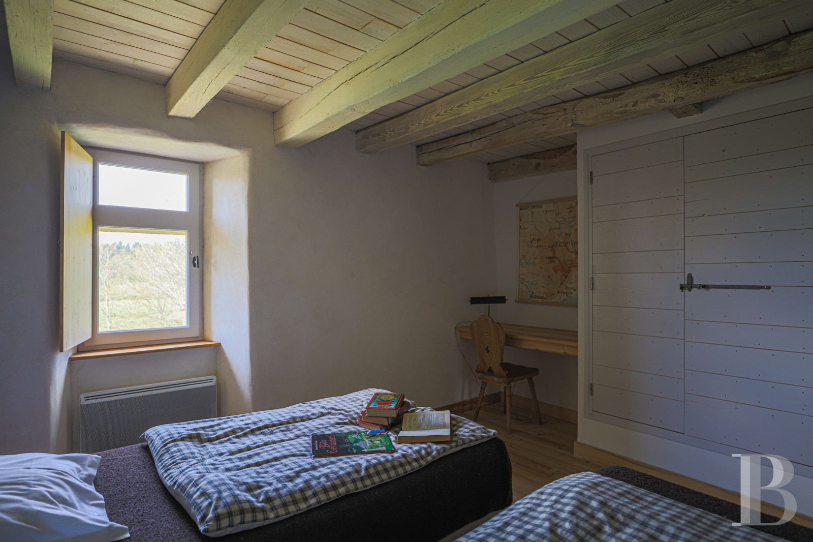 An old farm and dovecote in Lozère, at the entrance to the Aubrac plateau - photo  n°24